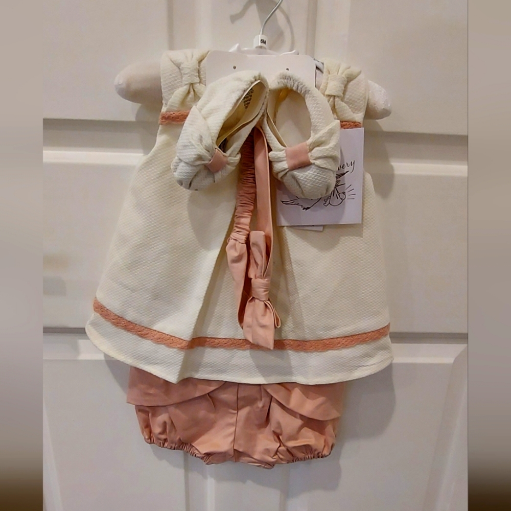 Cupcakes & Cashmere Textured Off-white Dress Set.